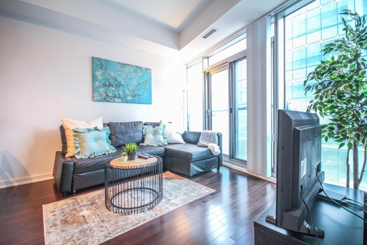 Sarkar Suites - Entertainment District Toronto Esterno foto