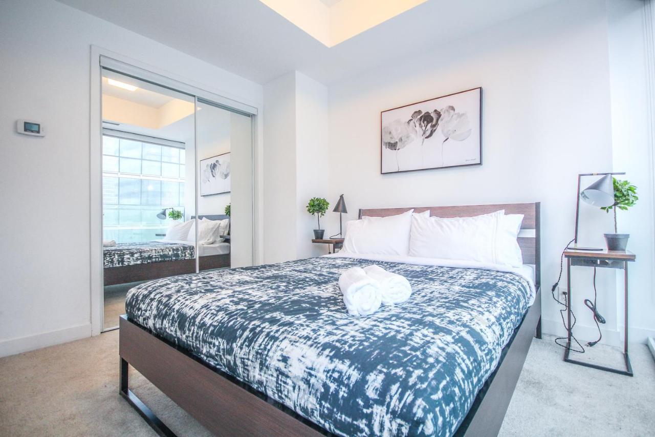 Sarkar Suites - Entertainment District Toronto Esterno foto